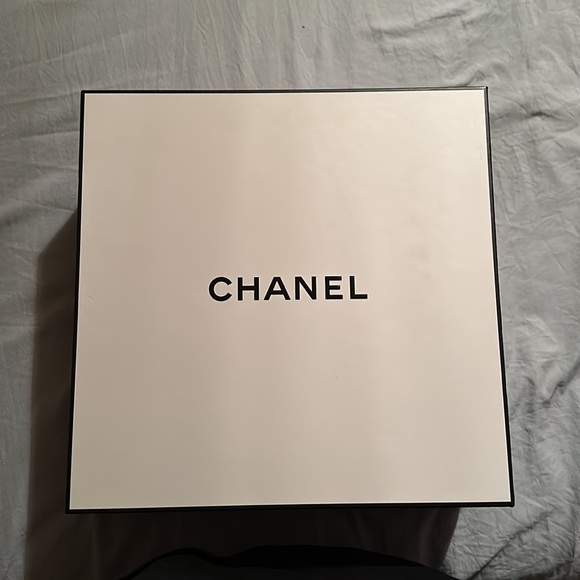 Chanel box authentic - Picture 2 of 5